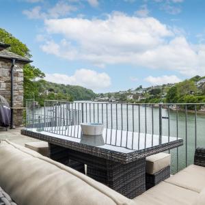 Stunning Views from this cosy Dog Friendly Riverside Cottage in Noss Mayo