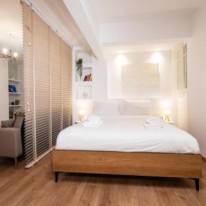 Quiet Apartment with a Garden at Exarcheia