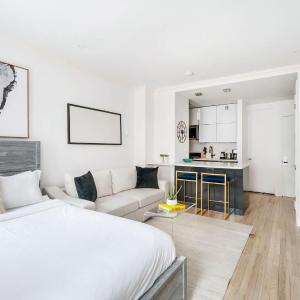 1597-10 New Studio Upper East Side W&D in unit