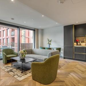 Hyde Park Luxury 2BR 2BA Balcony
