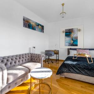 Wola 14th Floor Studio - Parking & Balcony - by Rentujemy