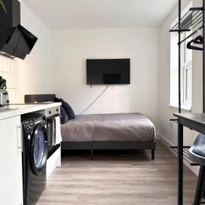 Modern studio in Old Street 3