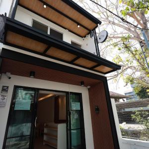 Risa Hostel - Female Only for Solo Travelers