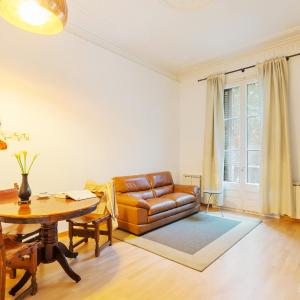 Quiet, Vibrant 2 Bedroom In Pedestrian Eixample