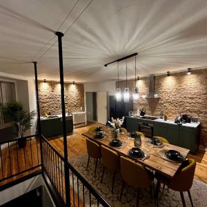 Cozy Voyage - Stylish 135m2 for up to 9 people in Kudamm
