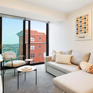 Modern CBD Apartment with City views near Skytower