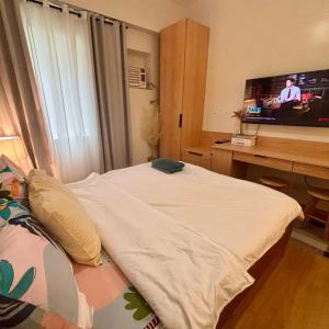 Relaxation for Family & Couples Comfort Netflix & Chill Near Mall SM Fairview Trees Residences Quezon City