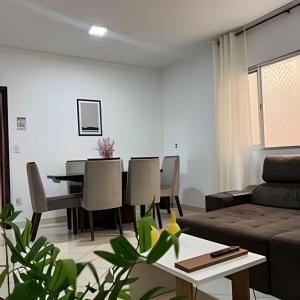 Apartamentos CENTRO, 2 e 3 quartos com ar condicionado!