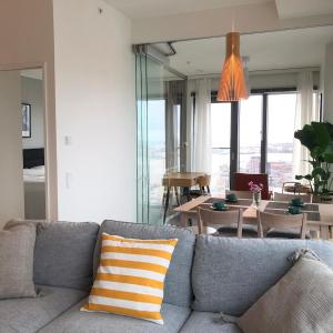 Spacious corner apartment with sea view