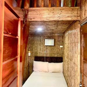 Small Deluxe Adjacent Room