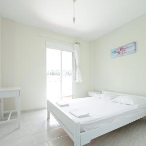 Beachfront 1BR Apt 70m from the beach