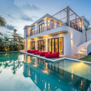 Spacious 6BR villa with 17m pool in Berawa Canggu
