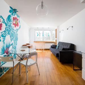 Olszowa 8 Riverside Apartment by BookingHost