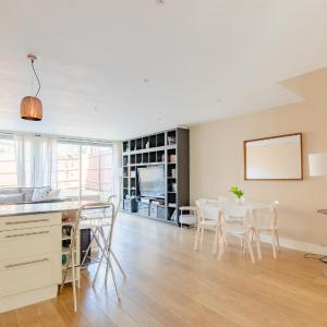 Stunningly Spacious 4BD Home Clapham North