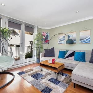 Stylish Balcony Apartment by London Fields - Pass the Keys