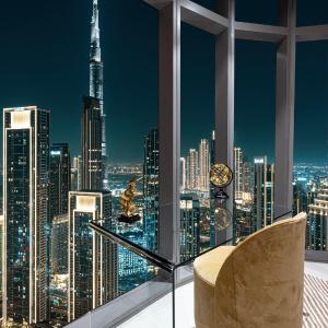 Sky Palace with Burj Views & Downtown's Top Rooftop Pool, 3Br Apartment in Paramount Hotel Midtown