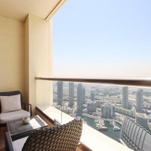 Livbnb - Spacious 2B in Shams with Marina View Walk to Beach