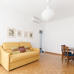 GuestHost - M4 California Bright Apartment