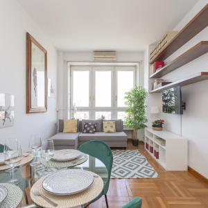 Skyline view Biancamano 1 bdr with balcony by Rentopolis