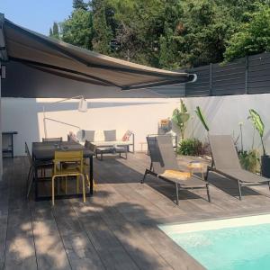 Villa avec piscine proche mer et colline