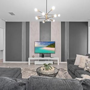 SUPER JUMBO - 12BD 12BAs SLEEPs 34 - w AMENITIEs