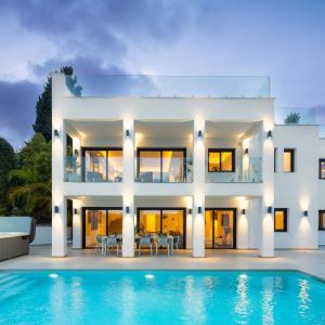 Villa Angelique, 5 BDR with Private Pool in Puerto Banus