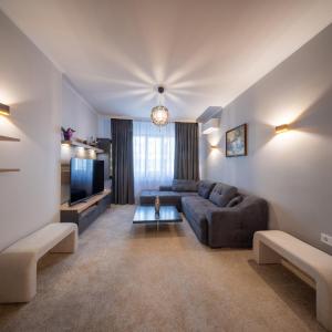 Top Centre Spacious 2 bedroom Apartment