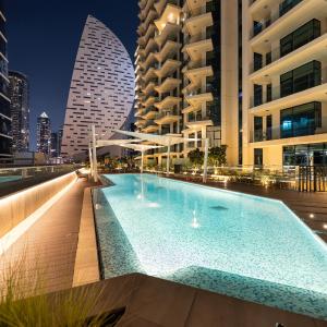 Pool View Studio in Business Bay 2km Burj Khalifa