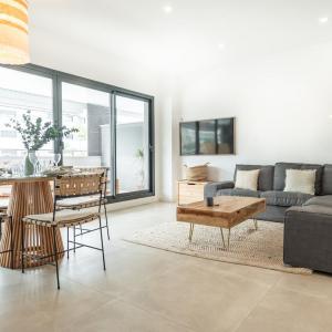 Beachside escape with parking and pool REMS