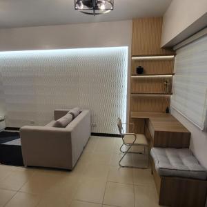 The Atherton- Spacious Modern Condo Unit in Paranaque Near the Airport, Makati, BGC and Highways