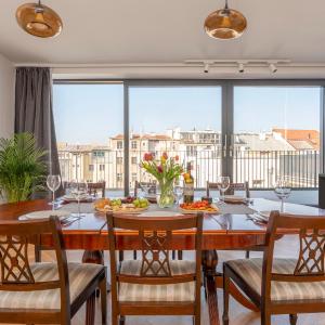 Visit Oomph Apartments