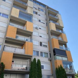 Esmeral Residence