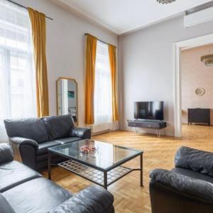 Mosaic Manor Apartment