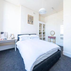 Newly refurbished double room Camden Town
