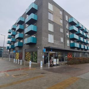 Barking 2 Bed Apt with Parking & Good Travel Links
