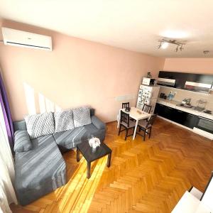 Lovely City Center 1BD, 1BT Apartment