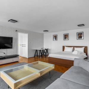Mokotów Serene Apartment by BookingHost