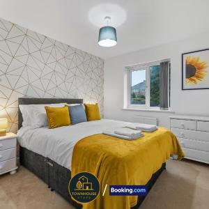 4-BR House By Townhouse Stays Short Lets & Serviced Accommodation in Birmingham with Free Parking, Garden & WiFi