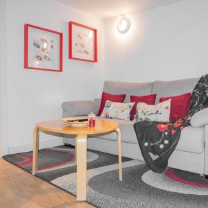 Modern, temporary, and practical apartment in Chamberí VAR120