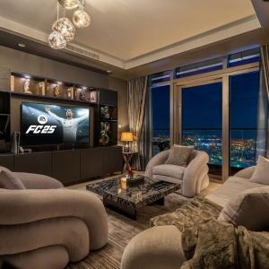 5 Star Rooftop Infinity Pool with Burj Khalifa Views