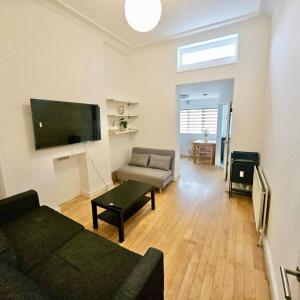 Centrally Located 2-Bedroom Apartment in London!