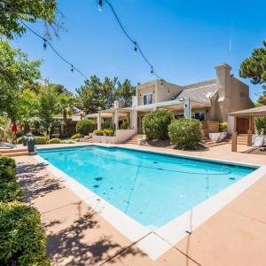 Luxury Meets Vegas Gorgeous Home by the Strip