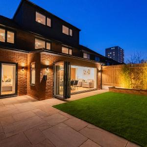 Luxury 8 Bed Home Manchester
