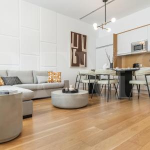 Artistic and Spacious Apartment by REMS