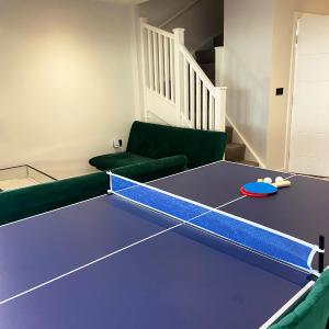 Stylish Two Floor Duplex Apartment in Birmingham with Pool Table Tennis and Fast WiFi