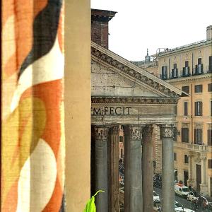 Pantheon in finestra