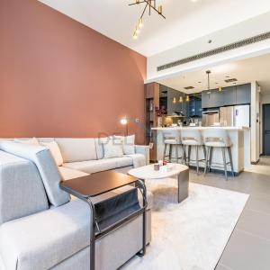 High-Rise 1BR with Lake and City Views and Minutes to Metro, MBL Royal, Jumeirah Lake Towers by Deluxe Holiday Homes