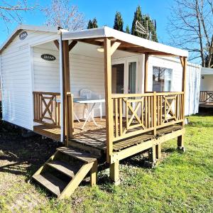 Mobile Home Deluxe mit Klimaanlage, Bettwäsche und WiFi, B012