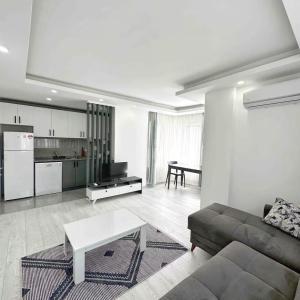 Sunny Escape, Just 400m from the Beach