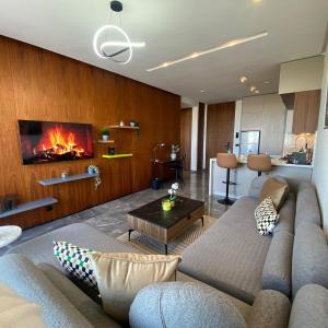 Central Luxury Apartment with Fast Fiber WiFi, Panoramic Balcony & Free Parking in Casablanca CFC Casa Finnance City